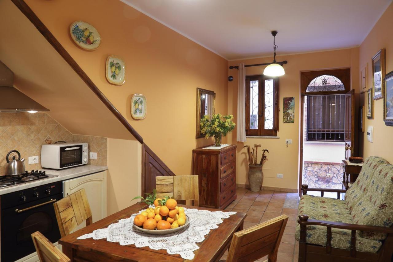Casa Antico Borgo Cuseni Lägenhet Taormina Exteriör bild